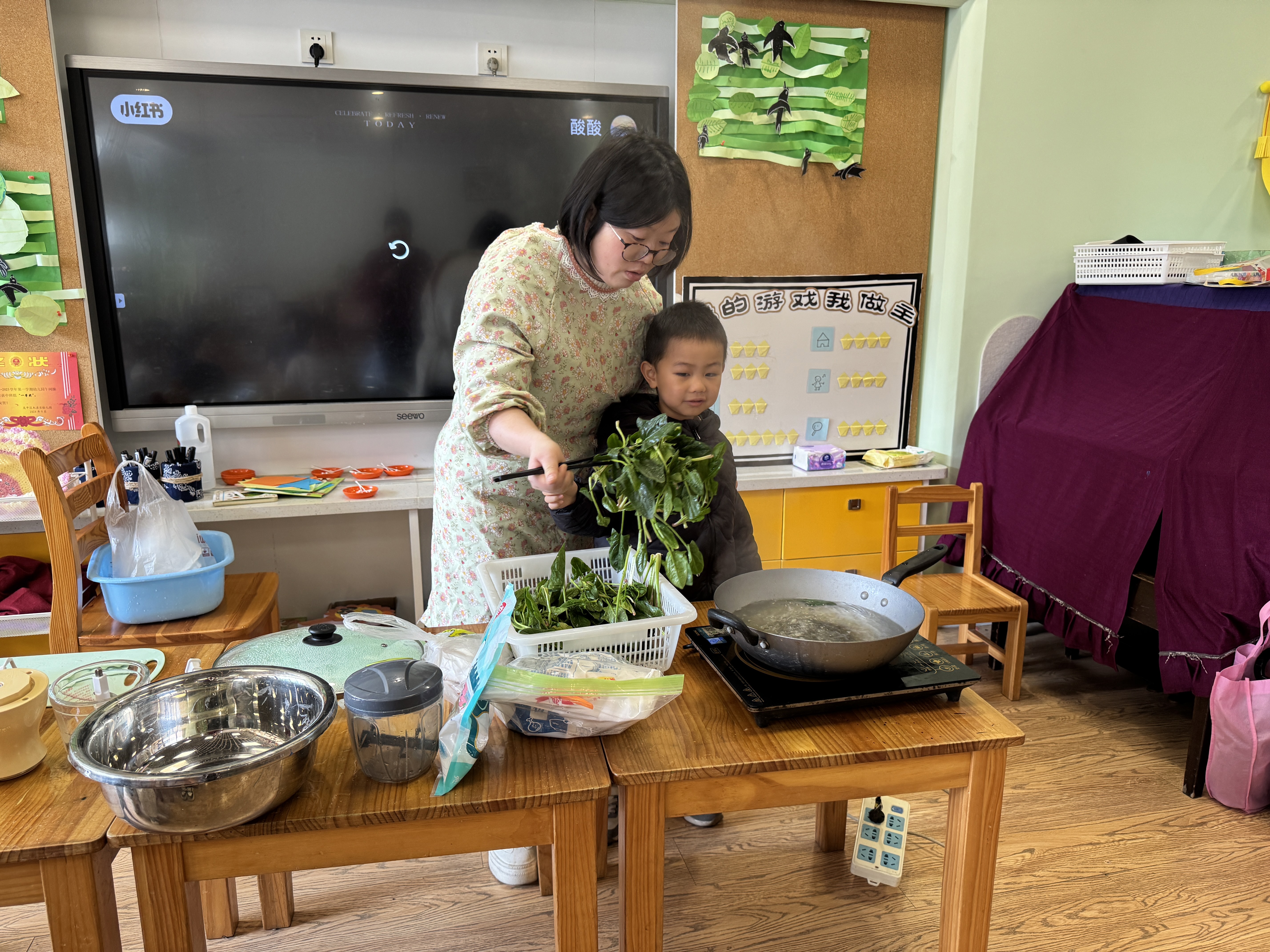 先把菠菜焯水