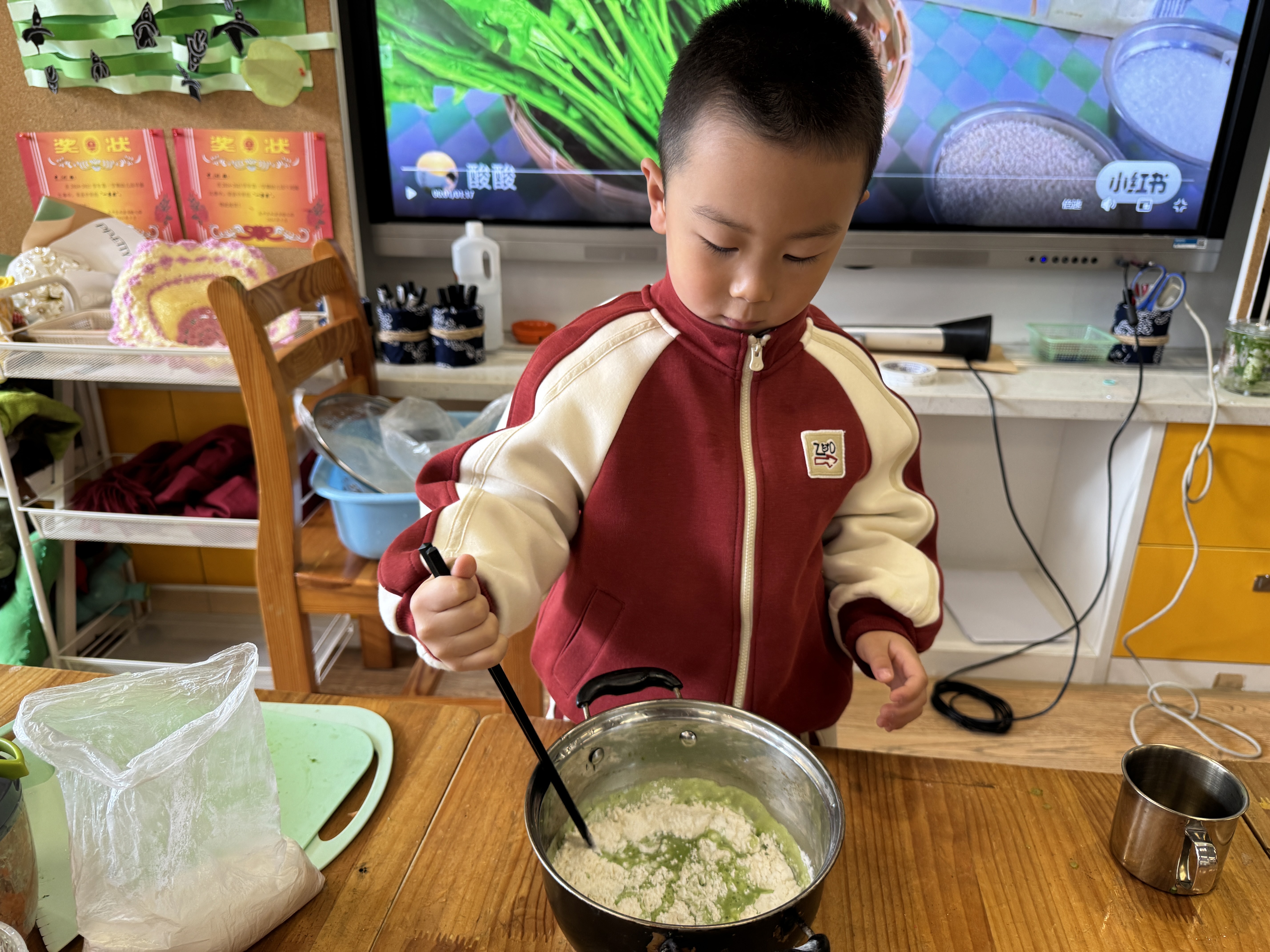 加入面粉搅拌
