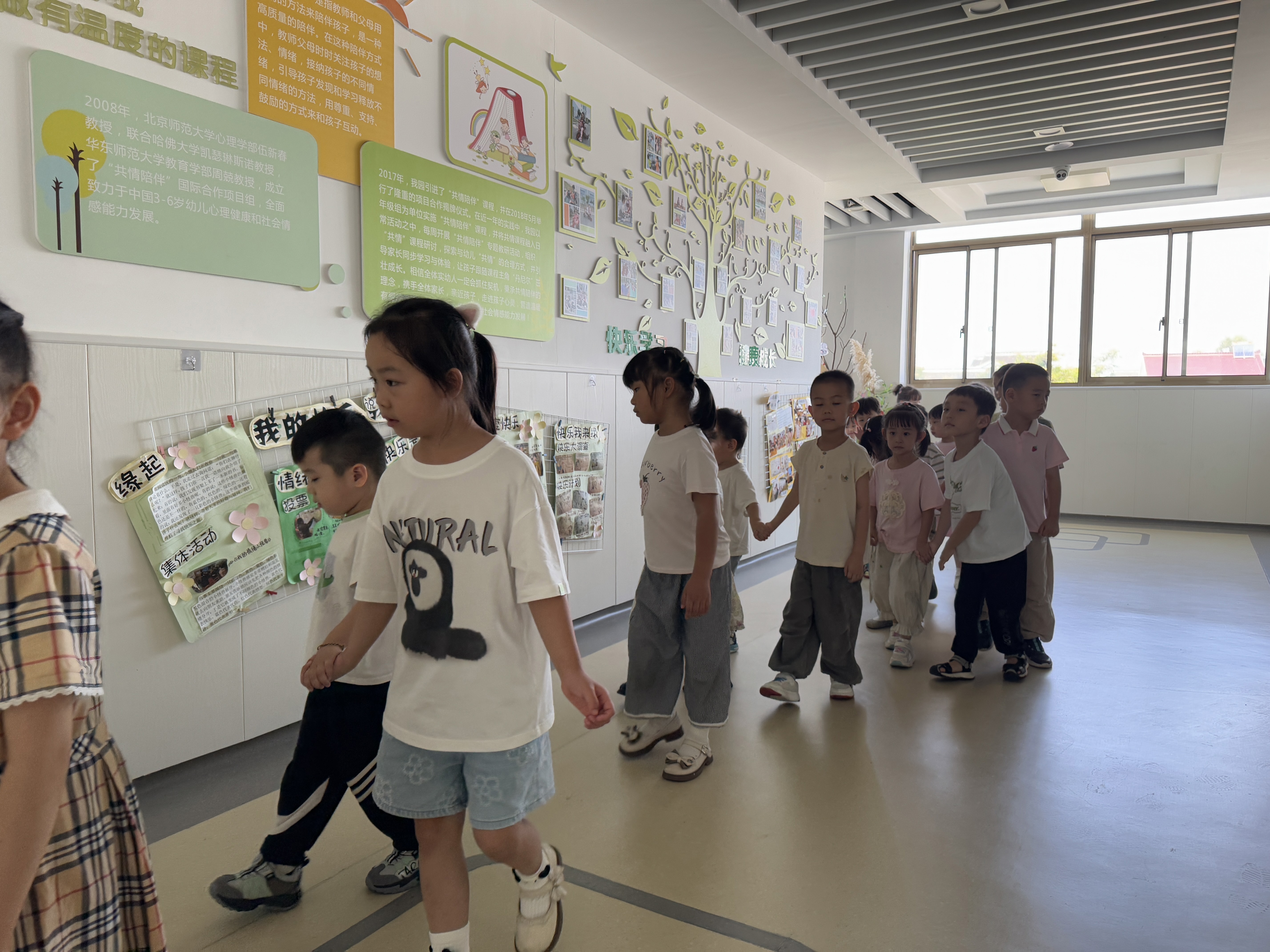 弟弟妹妹要跟好哦