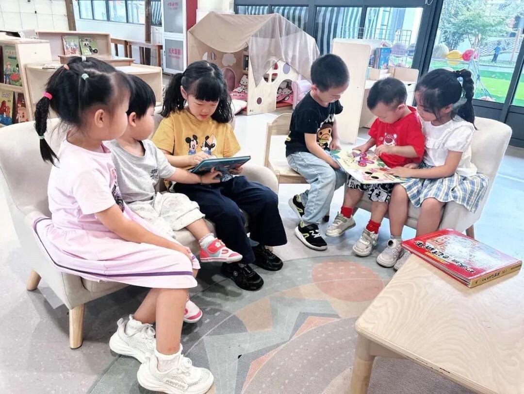 大小童行 共赴成长——木实幼大班组“大带小”主题活动