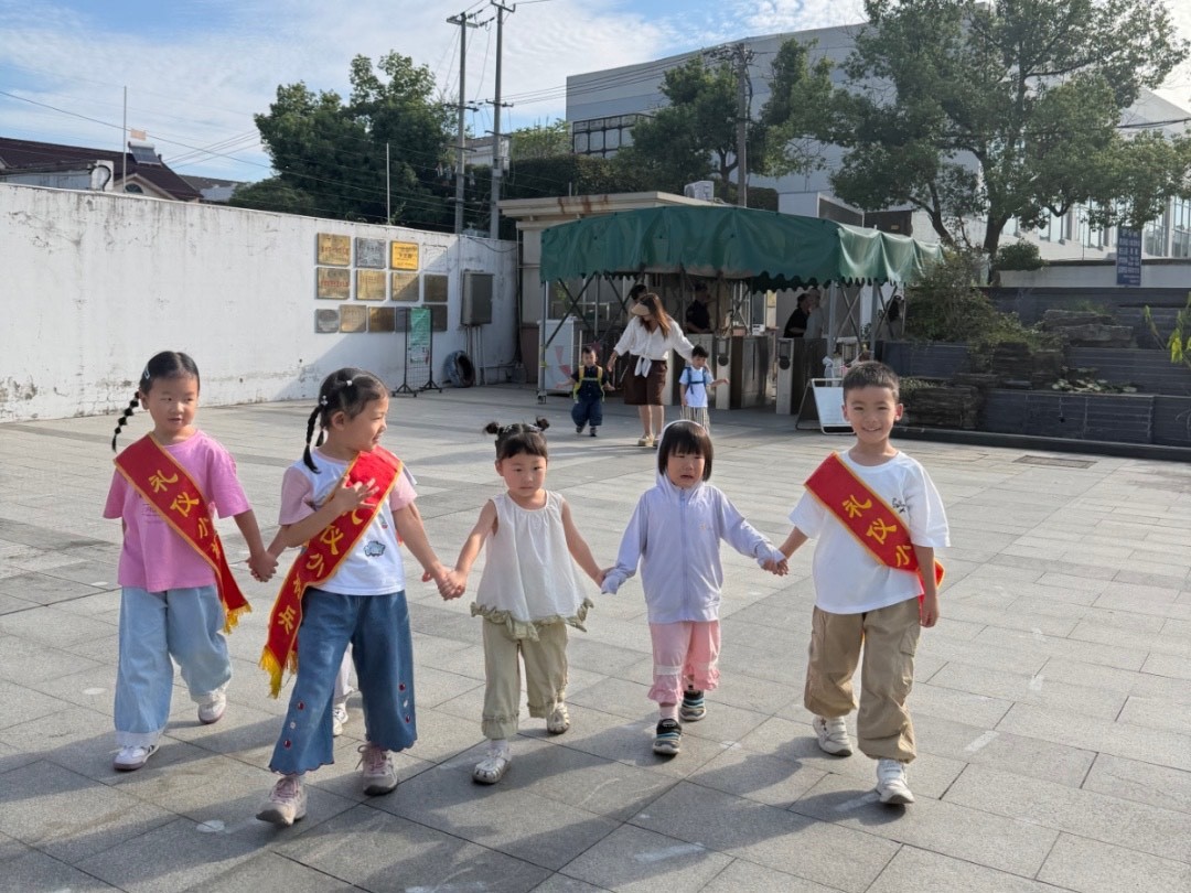 大手牵小手 温暖伴成长——木实幼大班组“我是大班哥哥姐姐”主题活动