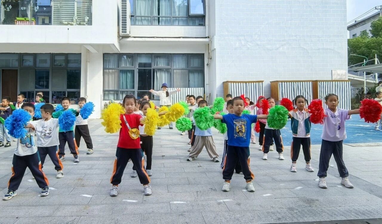 律动绽童趣 两操展风采——木实幼早、午间操比赛掠影